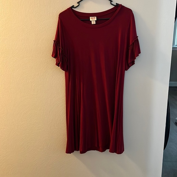 Maroon dress with ruffle sleeves - Picture 1 of 1